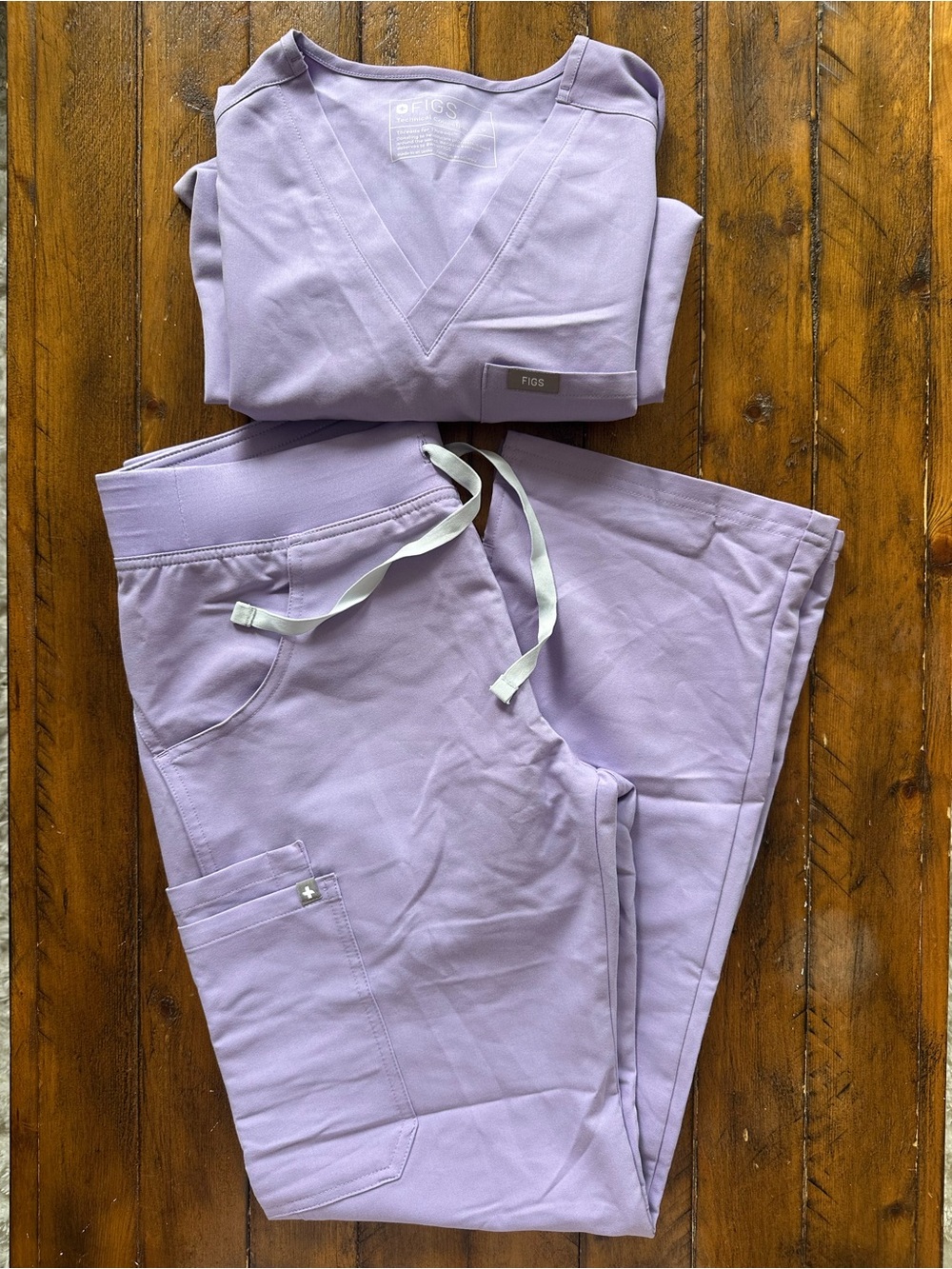 Figs Lavender Dew set - one pocket scrub top and cargo pant, size S for both